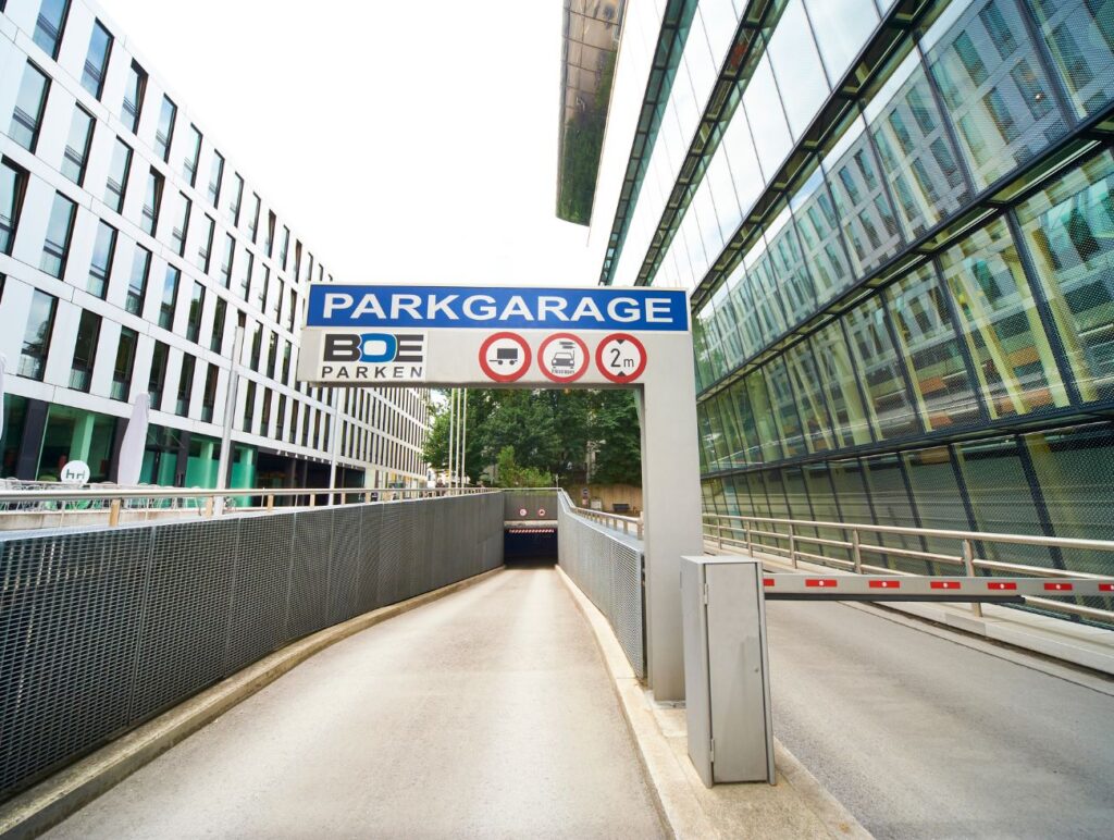 Tirol Salurnerstraße Garage 