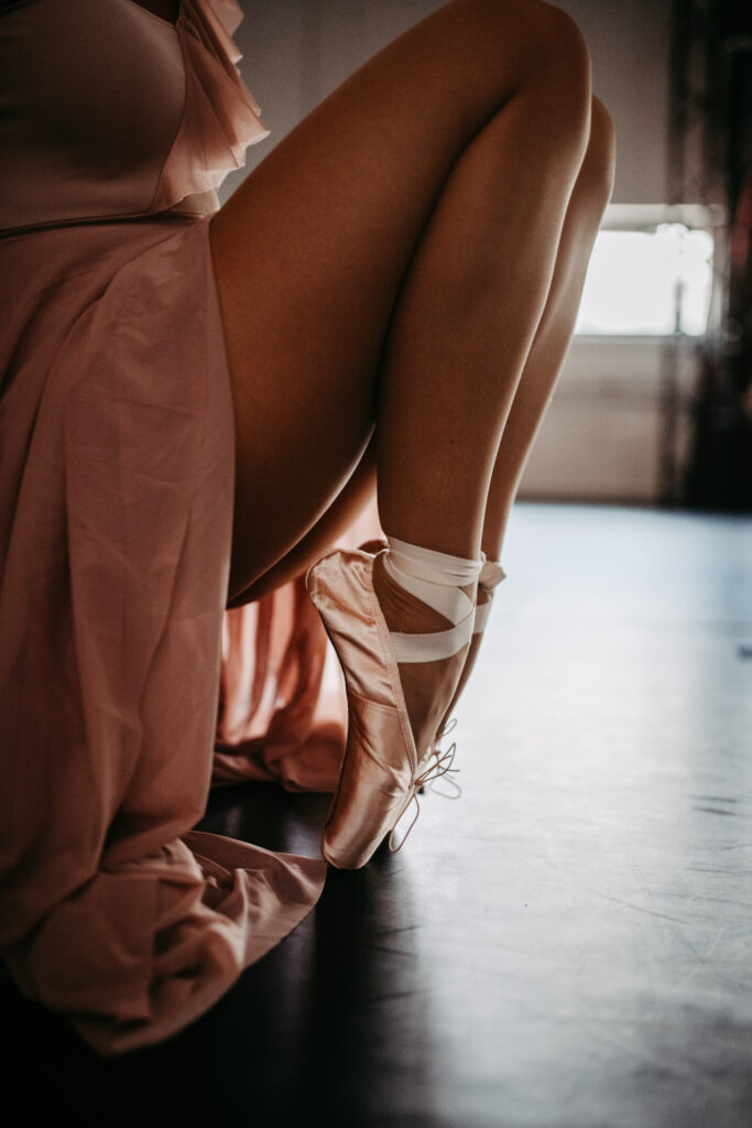 Beine in Ballettschuhen