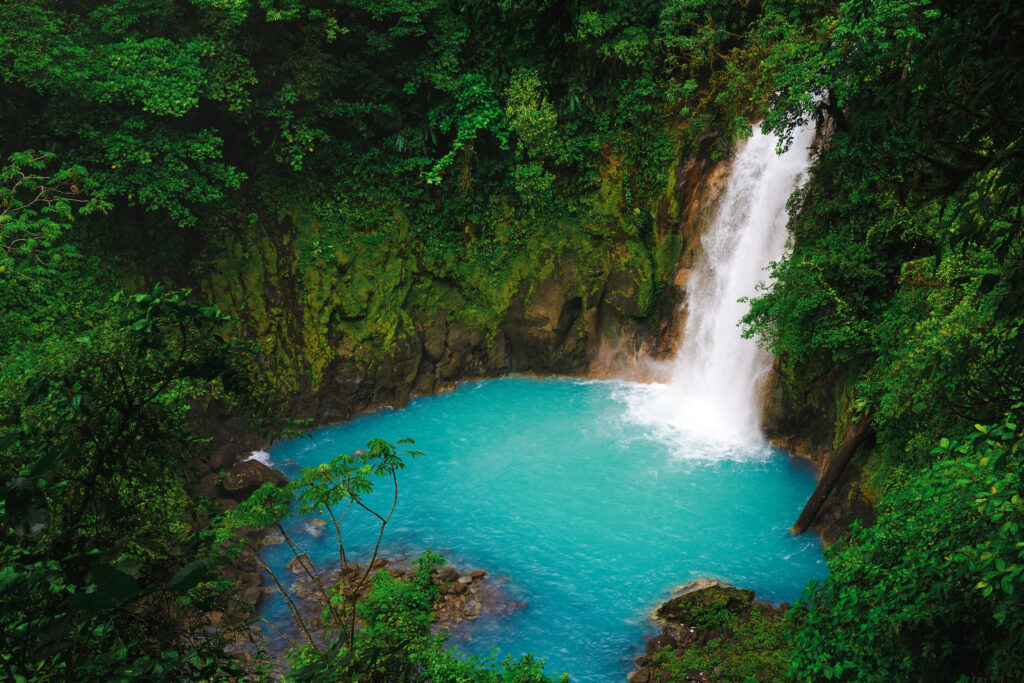 Wasserfälle so weit das Auge reicht: Coco Island.