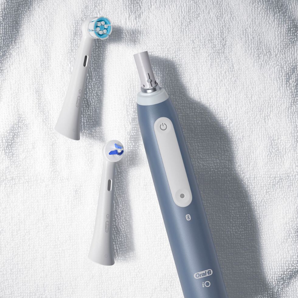 Die Oral B iO Zahnbürste hat viele praktische Funktionen.