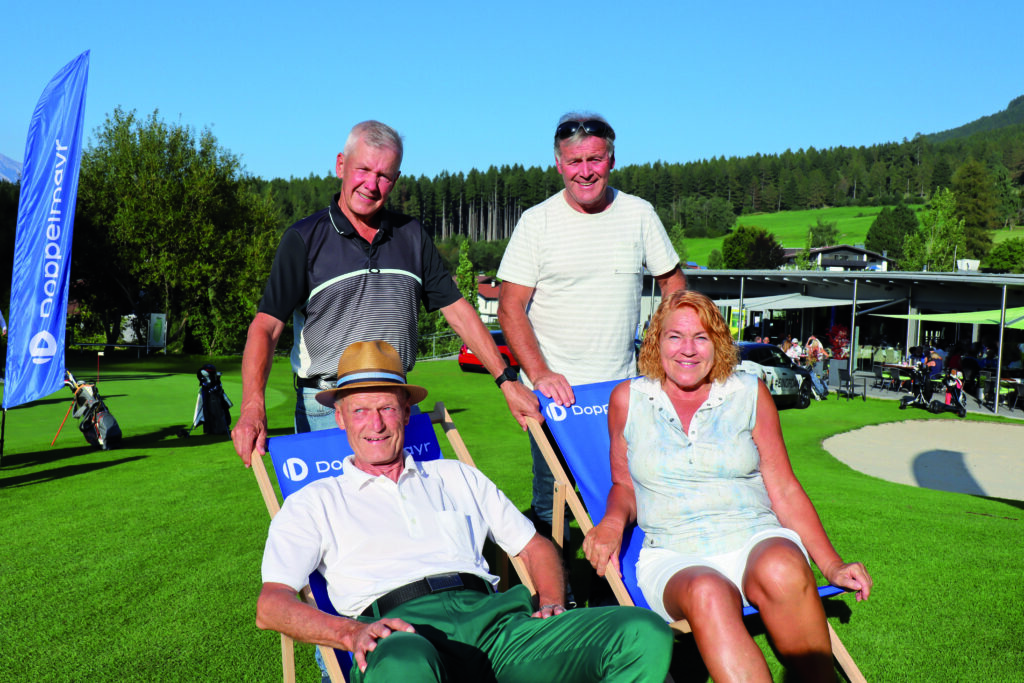 Hermann Kern, Leo Fuchs, Klaus Exenberger und Paula Stecher vom Flughafen Innsbruck bei der Interalpin Golftrophy 2023