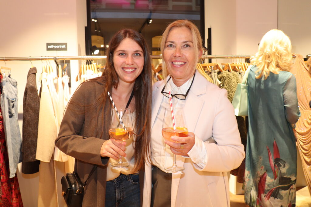 Laura Gander und Inge Gander bei teresa: Fashion Circle bei der Shoppingnight