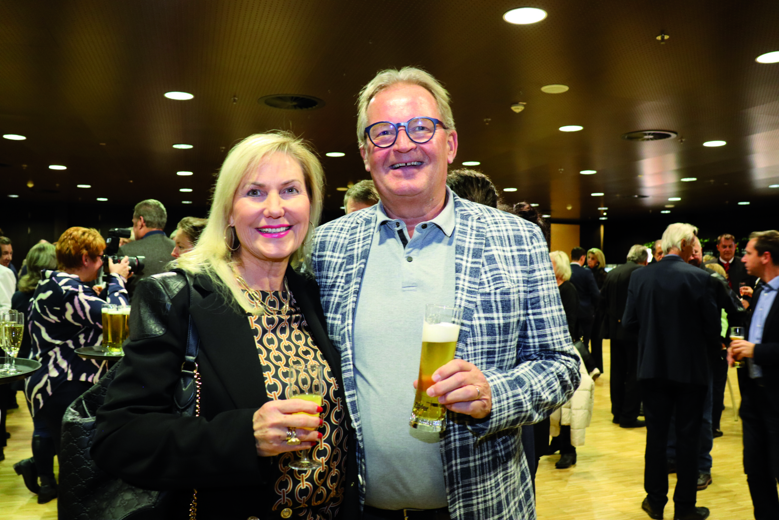 Sonja Ultsch und Harald Ultsch beim Bieranstich der BrauUnion in Innsbruck