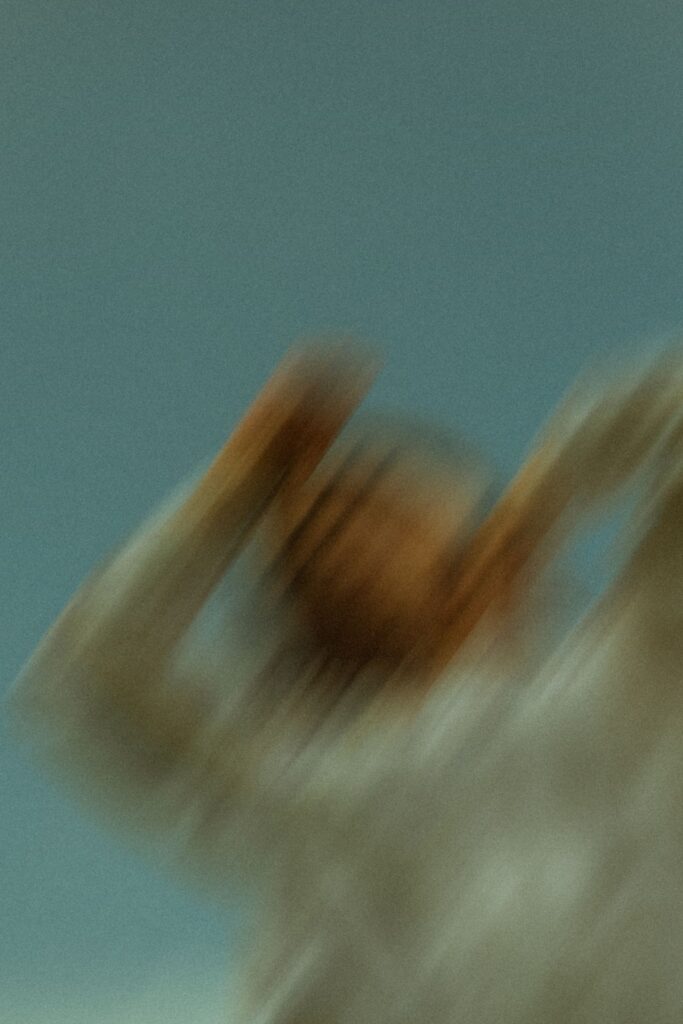 Blurred Foto von tanzender Frau