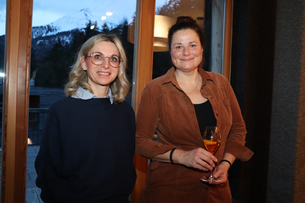 Nicole Zielinsky und Anne Straetmans bei der Buchpräsentation von Monika Schmiderer im DAS KRONTHALER
