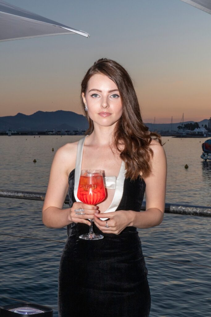 Fanni Schneider am Red Carpet in Cannes mit Campari