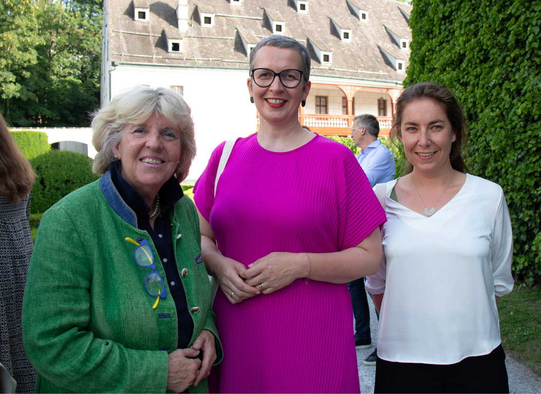 Karin Bauer, Künstlerische Direktorin Eva-Maria Sens und Leonie Schiessendoppler (beide Festwochen der Alten Musik)