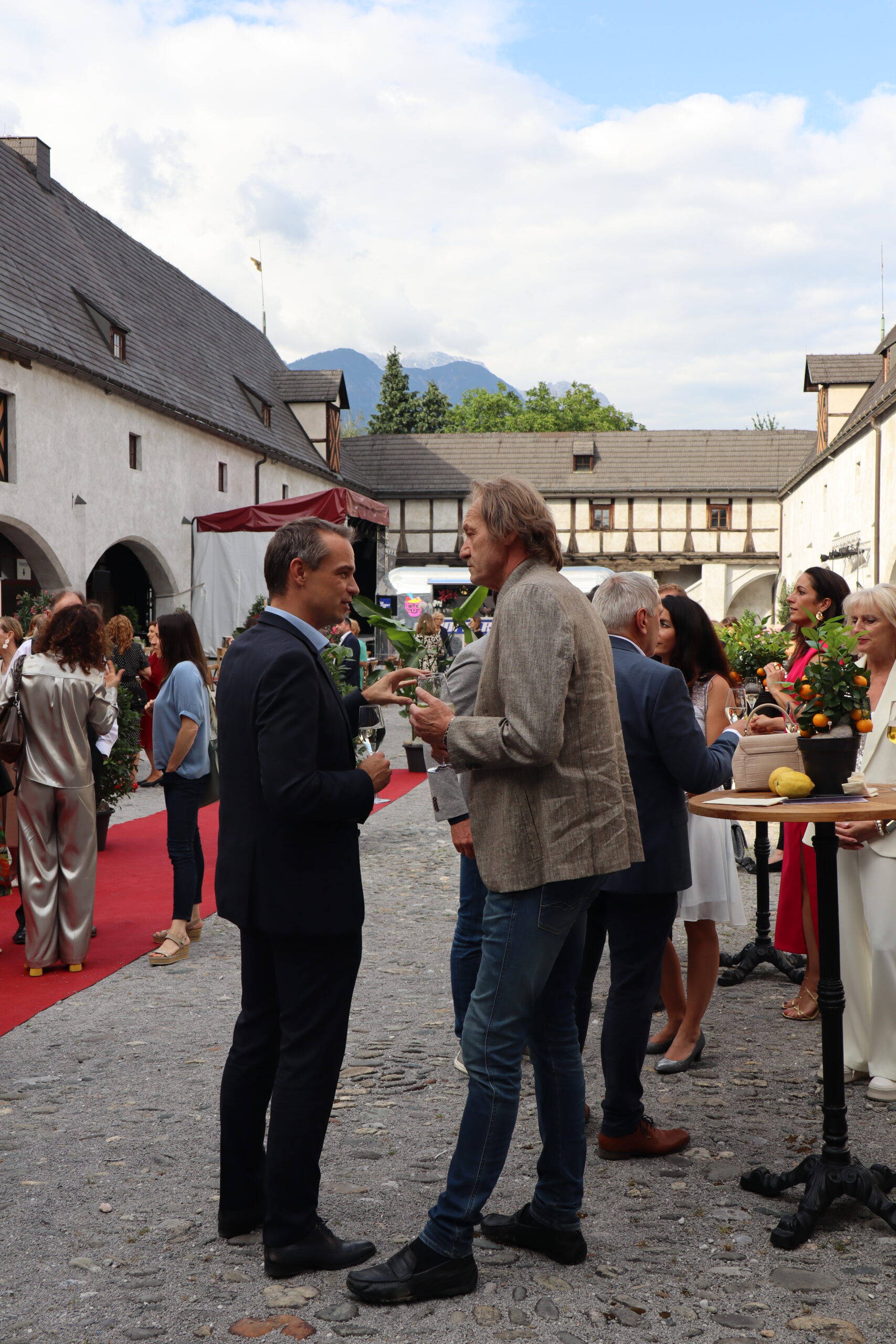 Kunst, Genuss & sommerfreude Art-Circle-Gala im Zeughaus Innsbruck