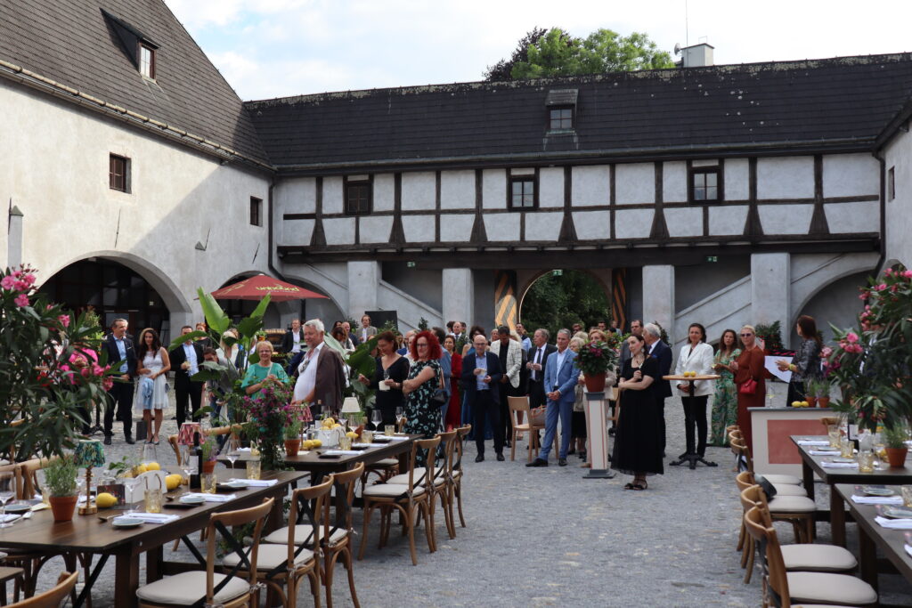 Kunst, Genuss & sommerfreude Art-Circle-Gala im Zeughaus Innsbruck