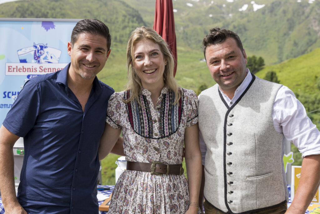 Erlebnissennerei Zillertal_Almfrische Genussfest_Wilhelm Pfister (Obmann TVB Mayrhofen) mit Frau Katarina Pfister & Christian Kröll (GF ESZ)