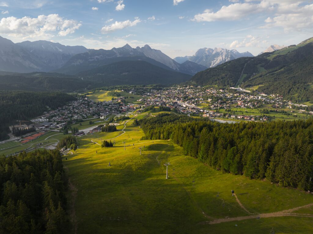 Drohnenaufnahme Gschwandtkopf - Ausblick Richtung Seefeld