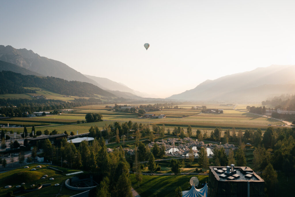 Heißluftballon von Circus Roncalli in den Swarovski Kristallwelten Wattens