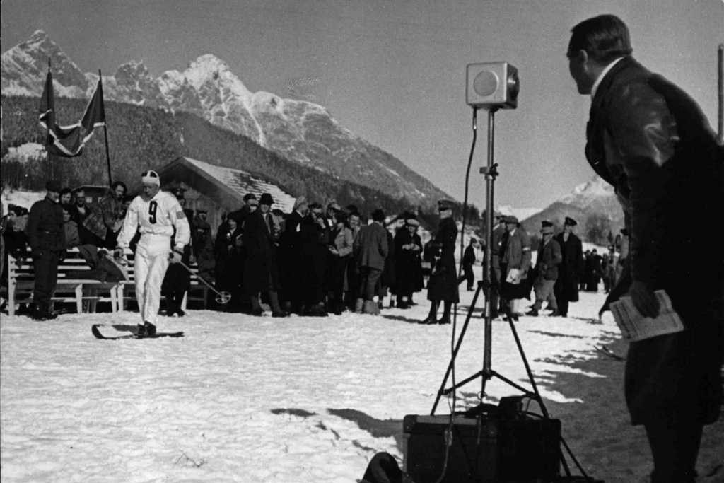 Über die Radiogeschichte Tirols: Ravag-Reporter Balduin Naumann kommentiert den 50-Kilometer-Langlauf in Seefeld bei den FIS-Wettkämpfen am 13. Februar 1933