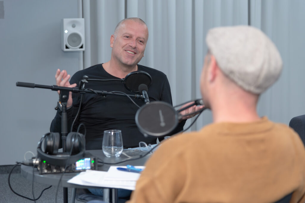 Podcast mit Bernhard Aichner im Audioversum Innsbruck