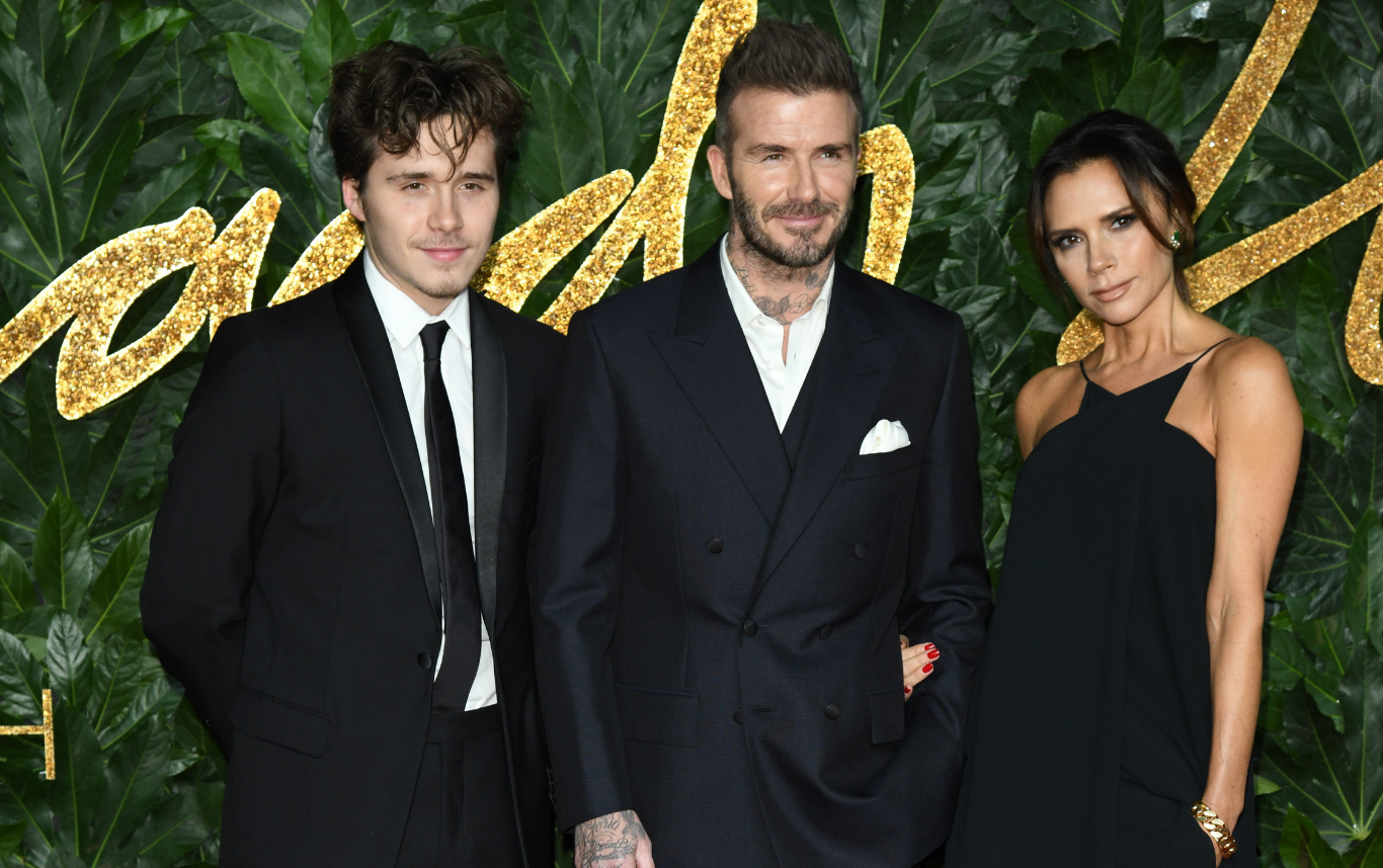 Brooklyn Beckham, David Beckham und Victoria Beckham bei den Fashion Awards 2018 in der Royal Albert Hall in London. © Shutterstock