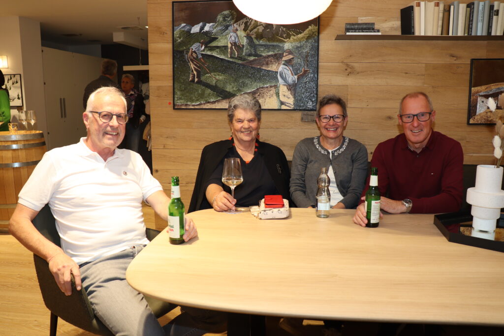 Kunst trifft Couch, Einrichtungshaus Föger