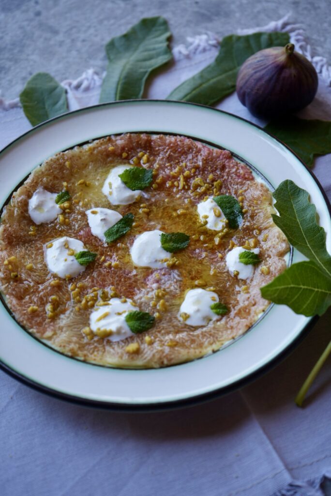 Feigencarpaccio mit Stracciatella, Pistazien und Minze nach einem Rezept von Anna Lang
