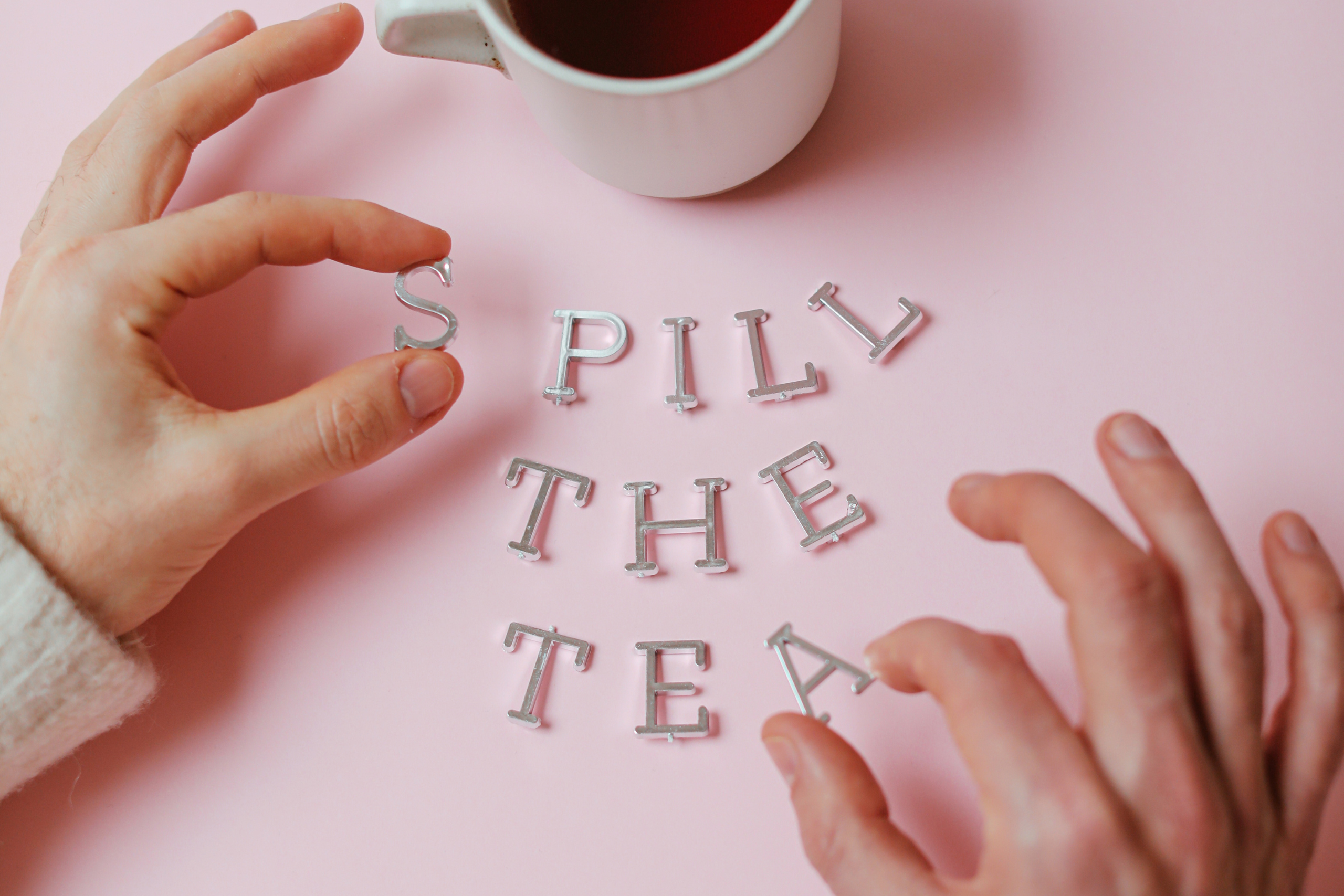 Gossip, Symbolfoto Spill the Tea